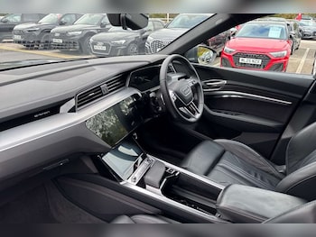 Used Audi Q8 2024 for sale - 76286428: Photo 2