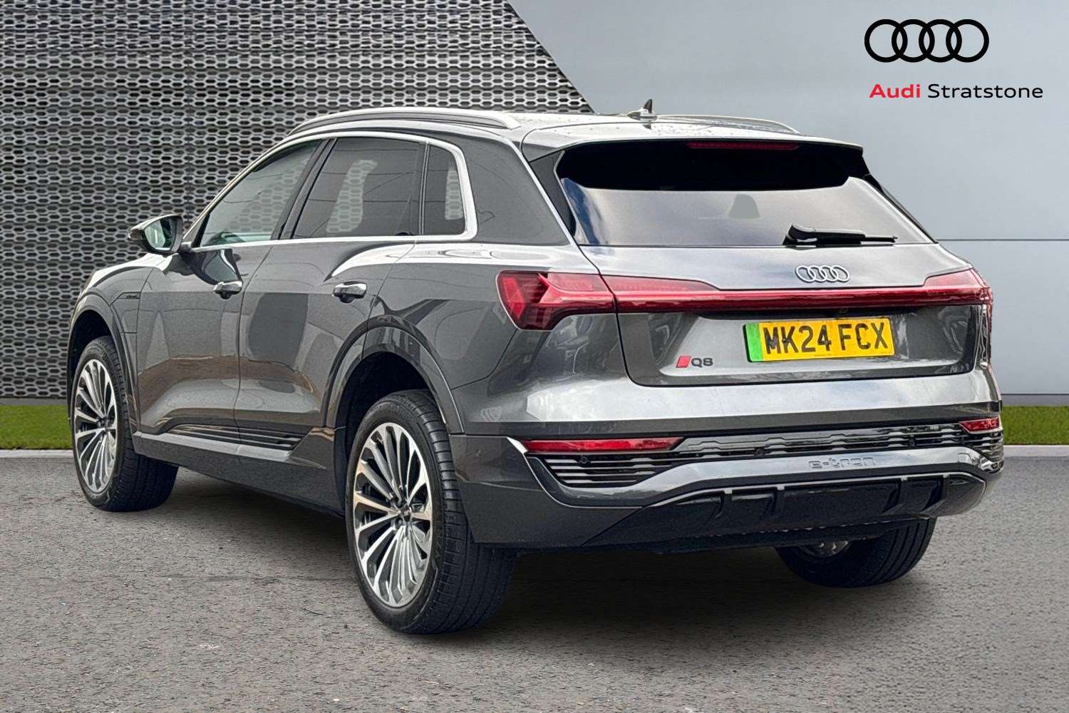 Used Audi Q8 2024 for sale - 76286428: Photo 3