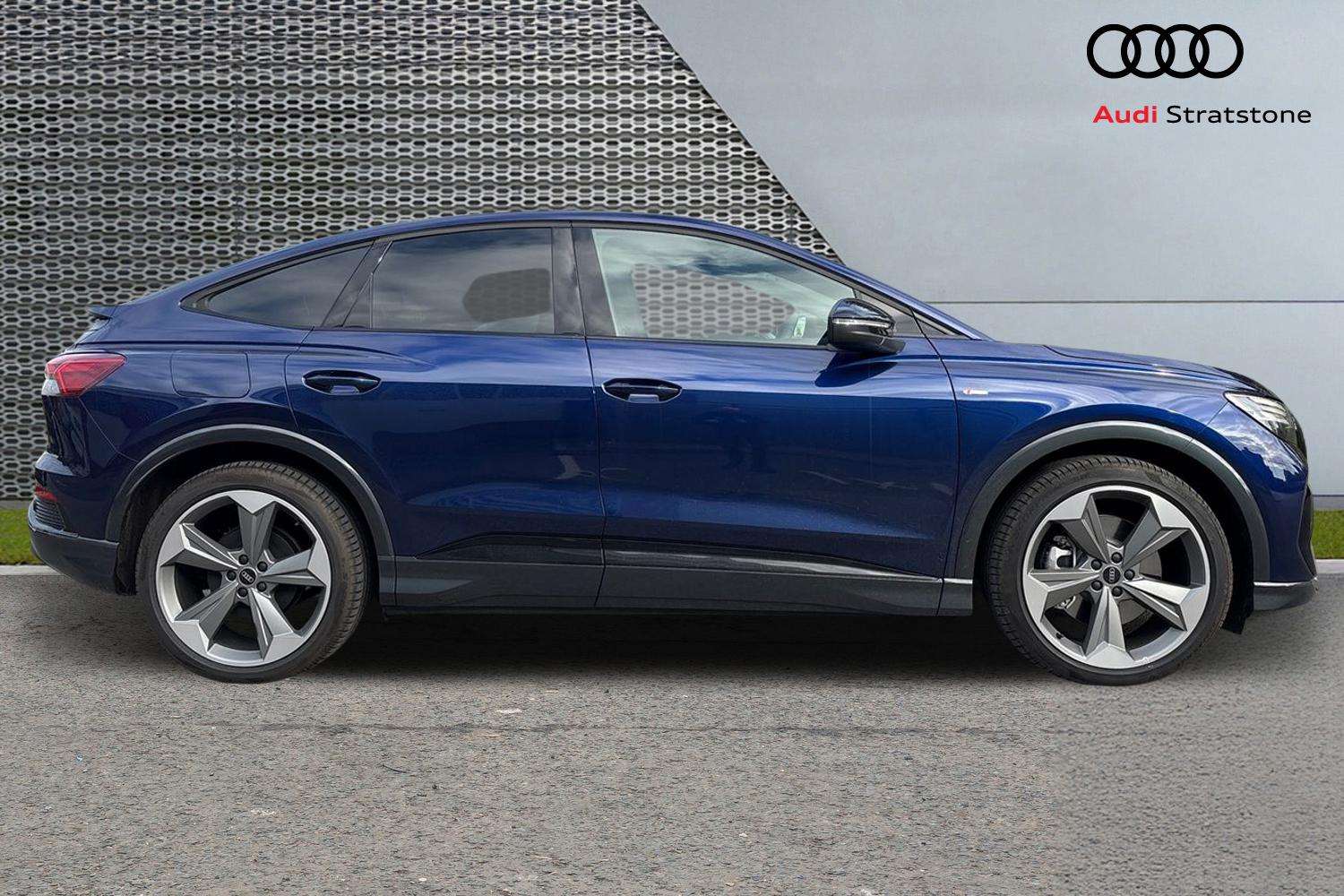 Used Audi Q4 e-tron 2025 for sale - 76063449: Photo 4