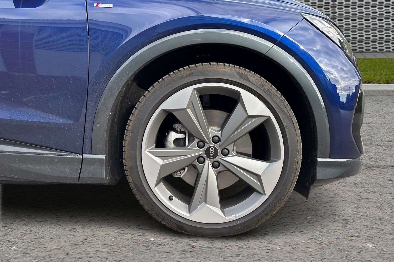 Used Audi Q4 e-tron 2025 for sale - 76063449: Photo 5