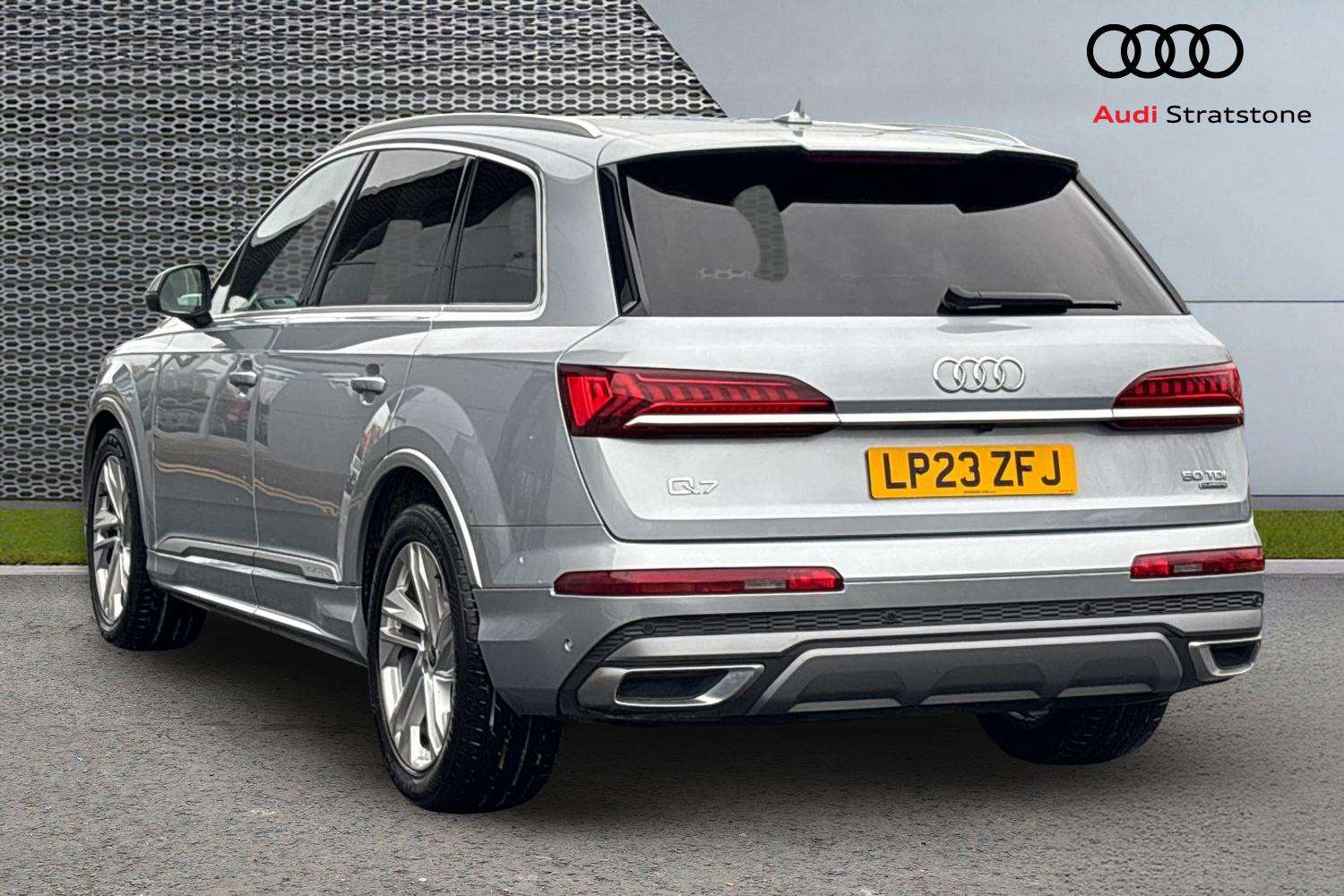 Used Audi Q7 2023 for sale - 76732368: Photo 3