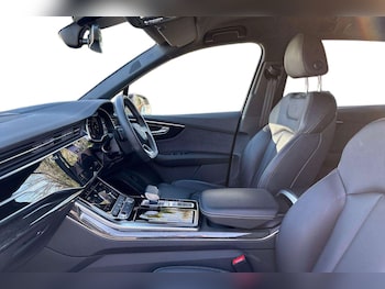 Used Audi Q7 2024 for sale - 77960800: Photo