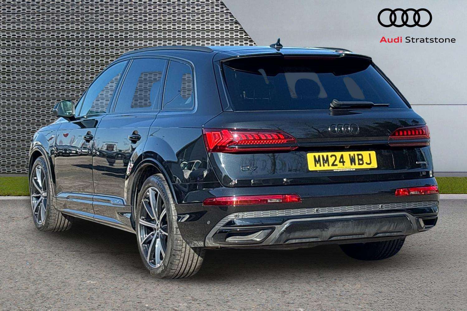 Used Audi Q7 2024 for sale - 77960800: Photo 3