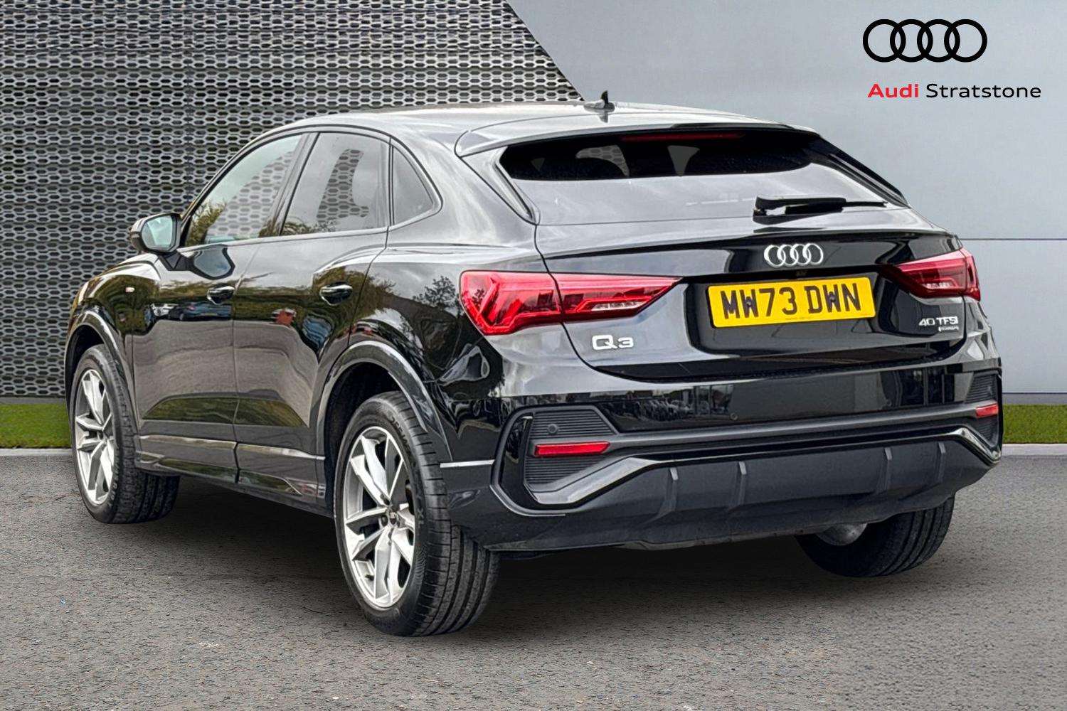 Used Audi Q3 2023 for sale - 76242532: Photo 3