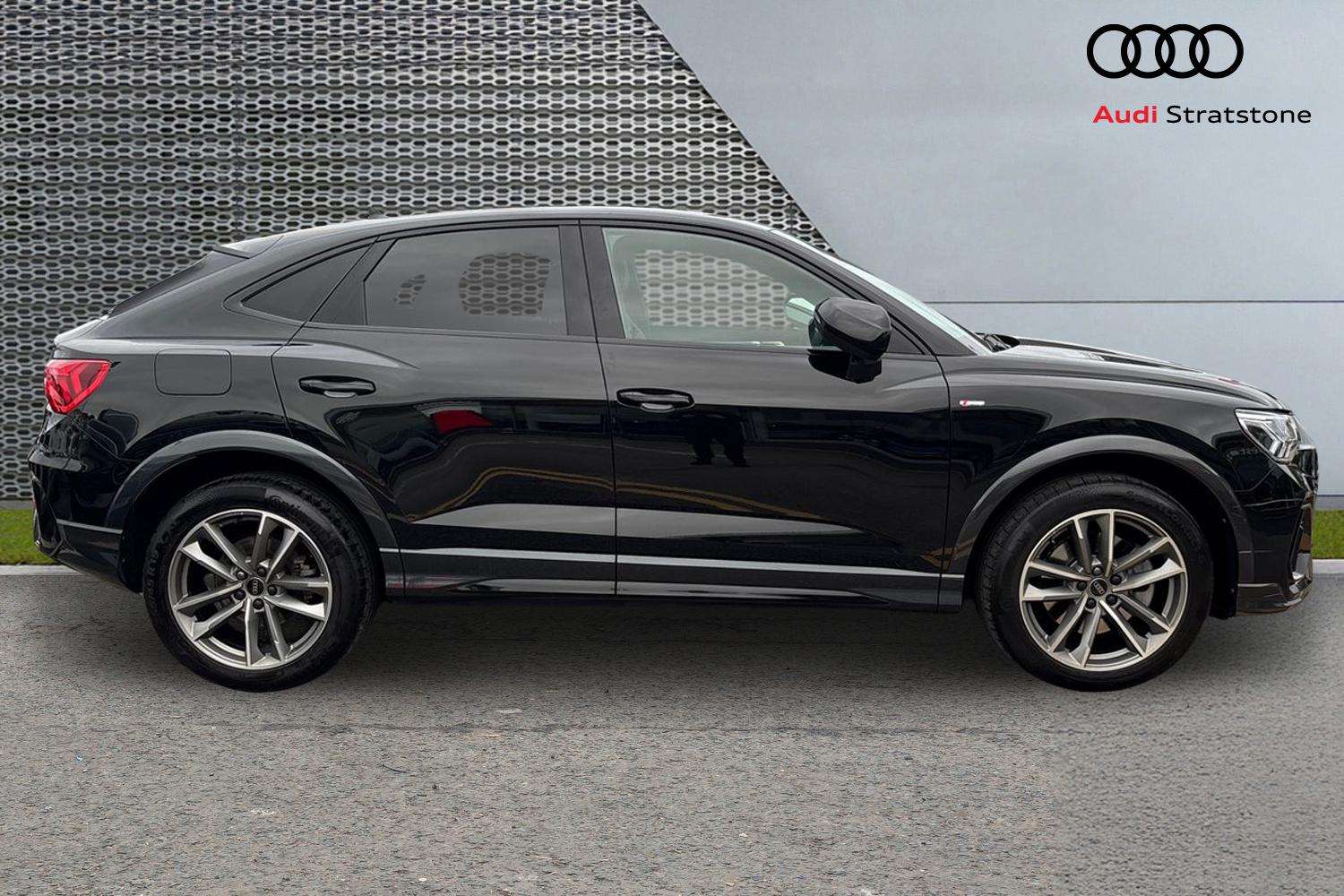 Used Audi Q3 2023 for sale - 76242532: Photo 4