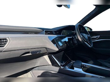 Used Audi Q8 2023 for sale - 77960874: Photo