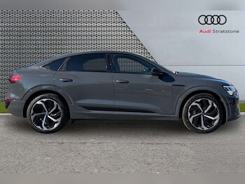 Used Audi Q8 2023 for sale - 77960874: Photo