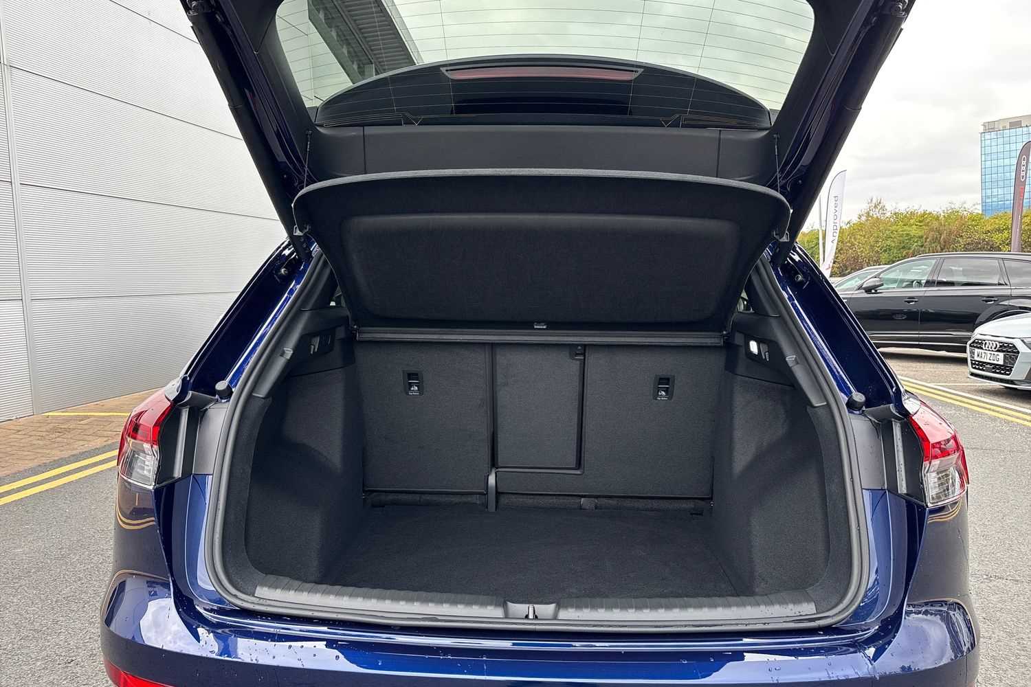 Used Audi Q4 e-tron 2025 for sale - 76075364: Photo 11