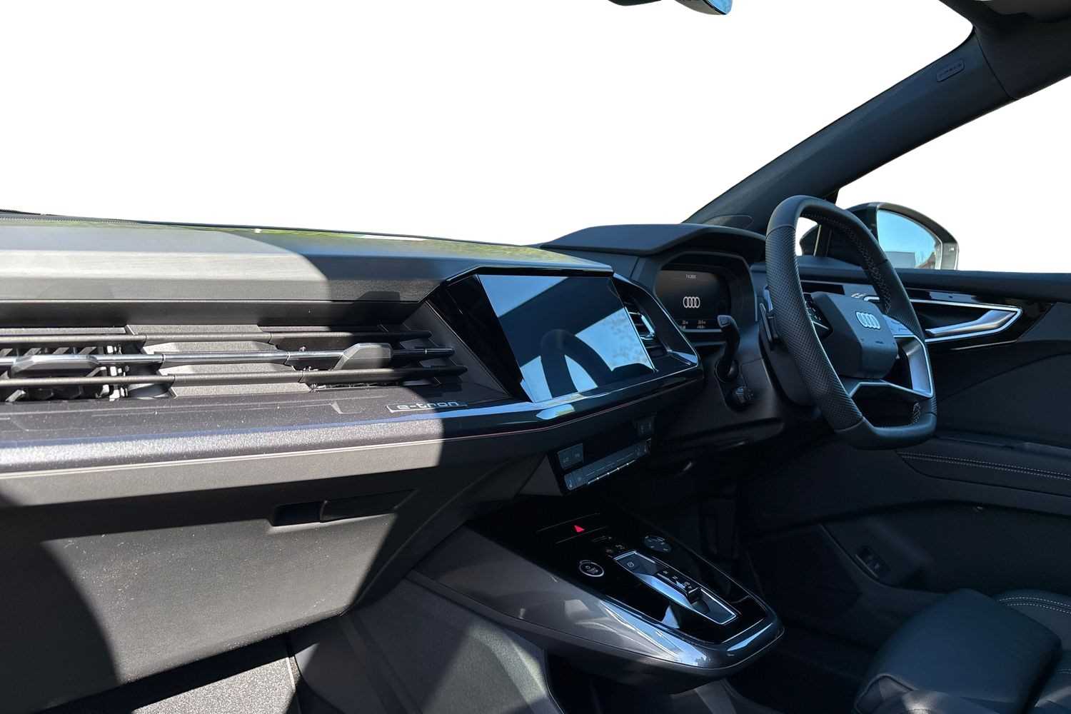 Used Audi Q4 e-tron 2025 for sale - 76286457: Photo 2