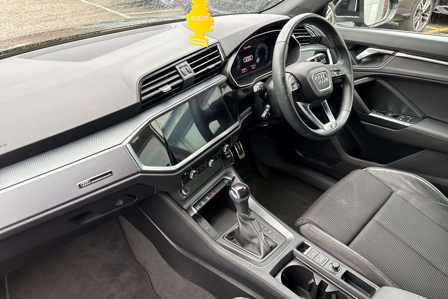 Used Audi Q3 2022 for sale - 76421060: Photo 2