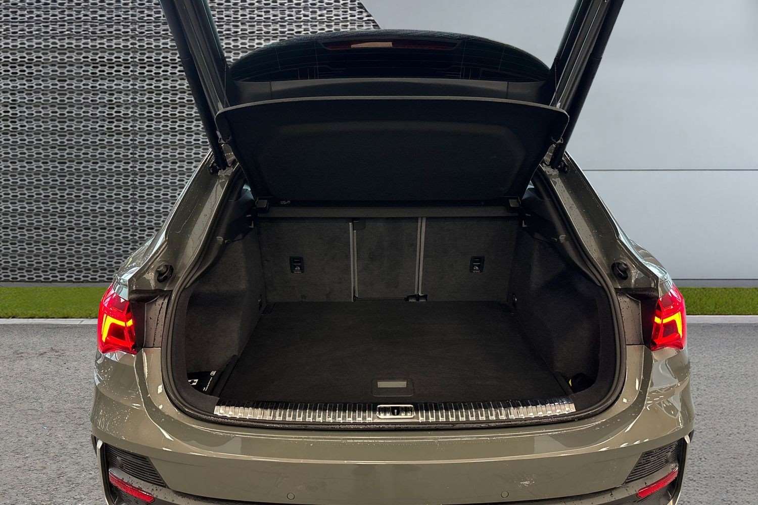 Used Audi Q3 2023 for sale - 76063299: Photo 13