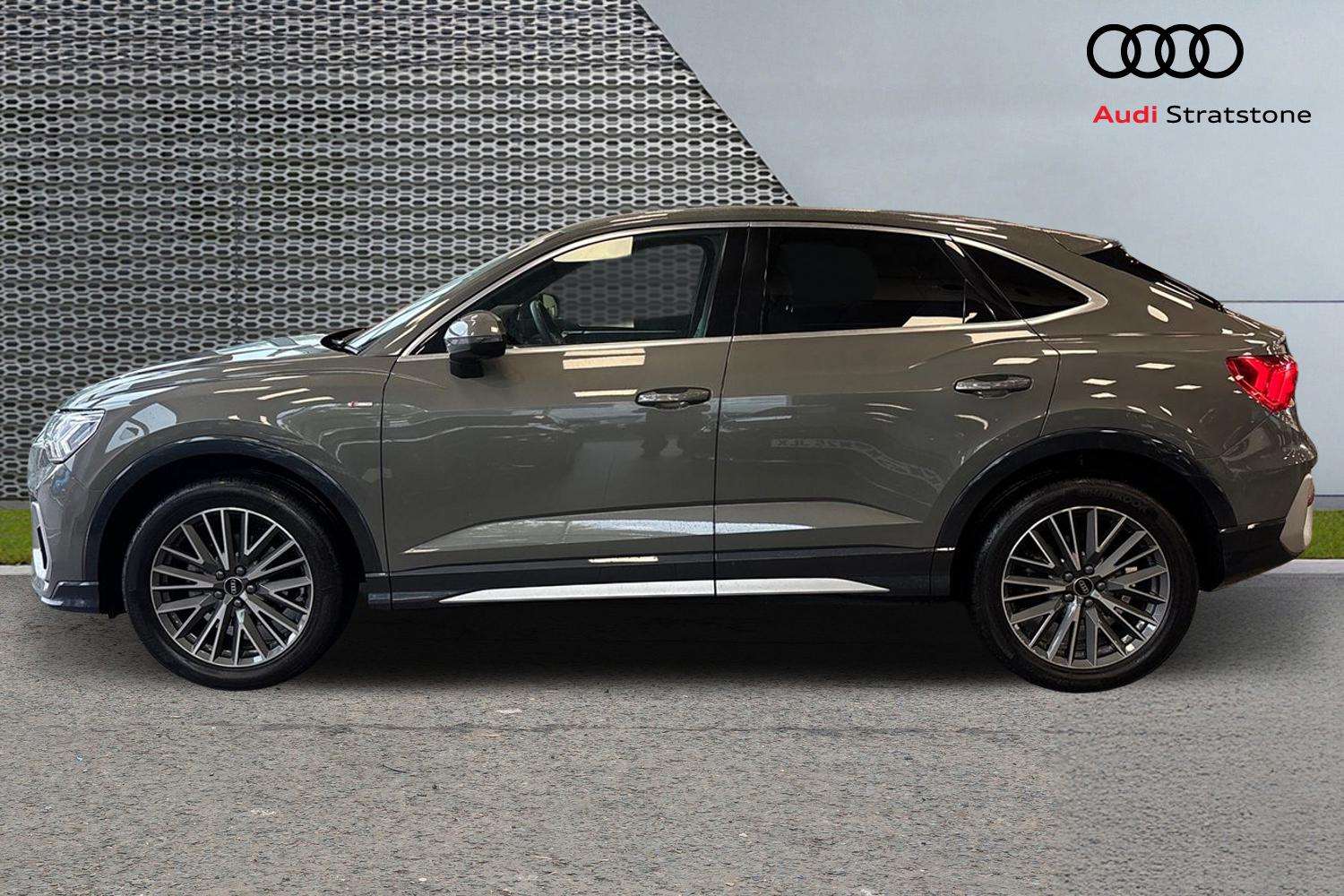 Used Audi Q3 2023 for sale - 76063299: Photo 8