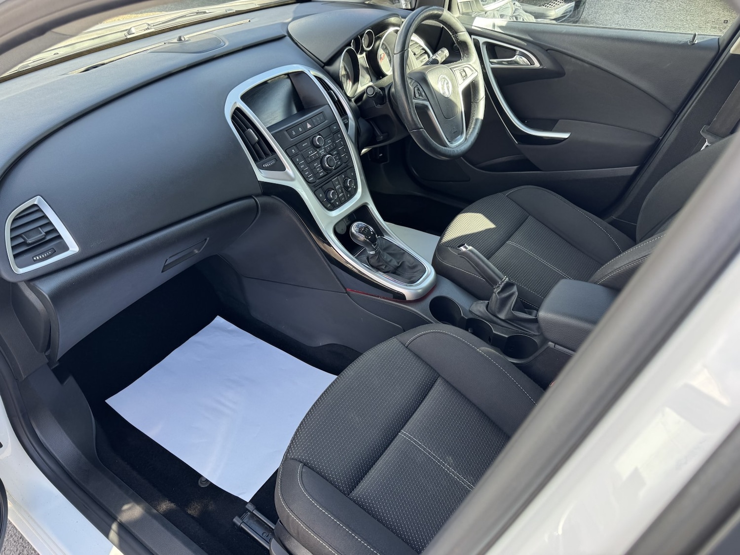 Used Vauxhall Astra 2014 for sale - 78168924: Photo 2