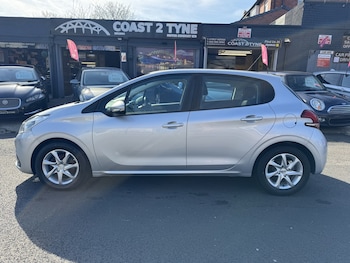 Used Peugeot 208 2017 for sale - 79379102: Photo