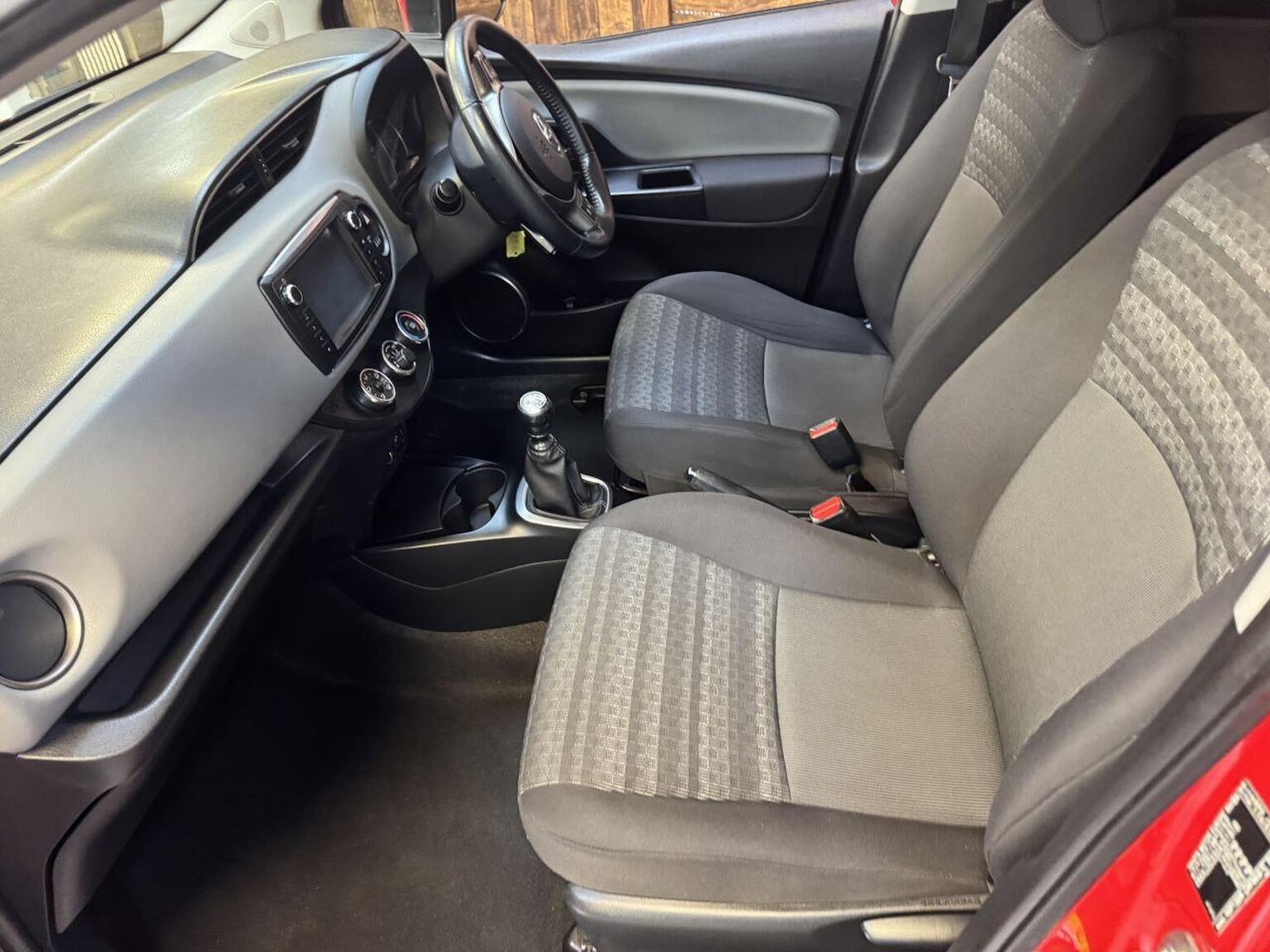 Used Toyota Yaris 2016 for sale - 77002285: Photo 2