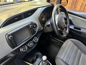 Used Toyota Yaris 2016 for sale - 77002285: Photo