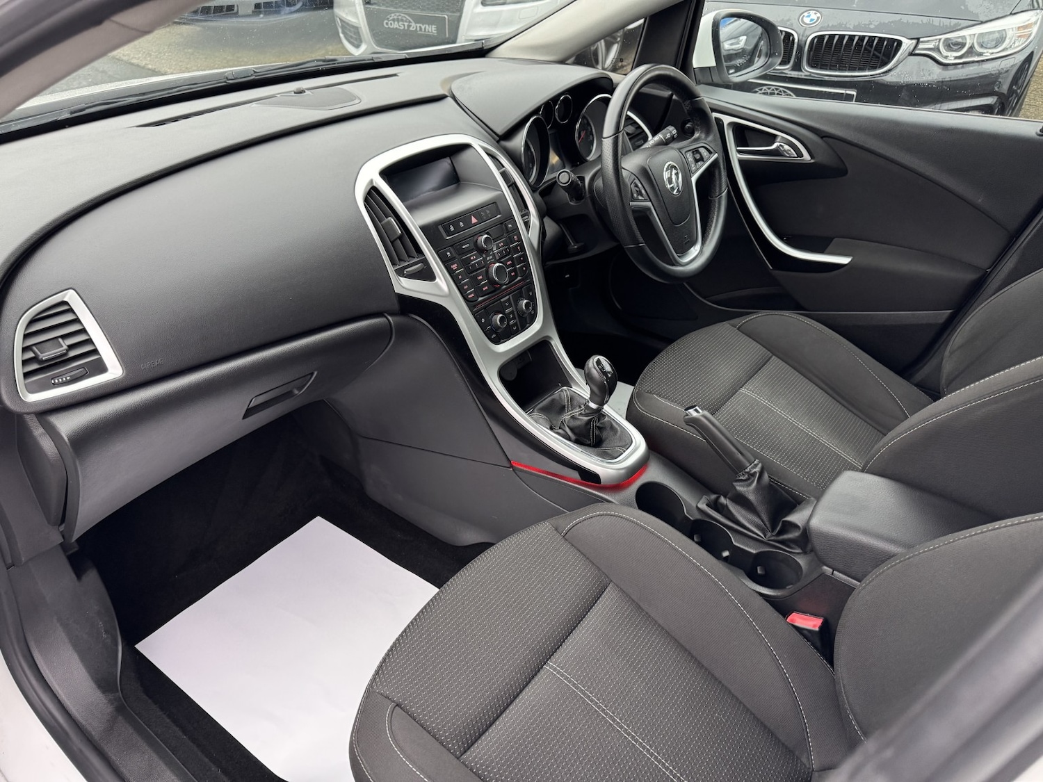 Used Vauxhall Astra 2012 for sale - 77377728: Photo 2