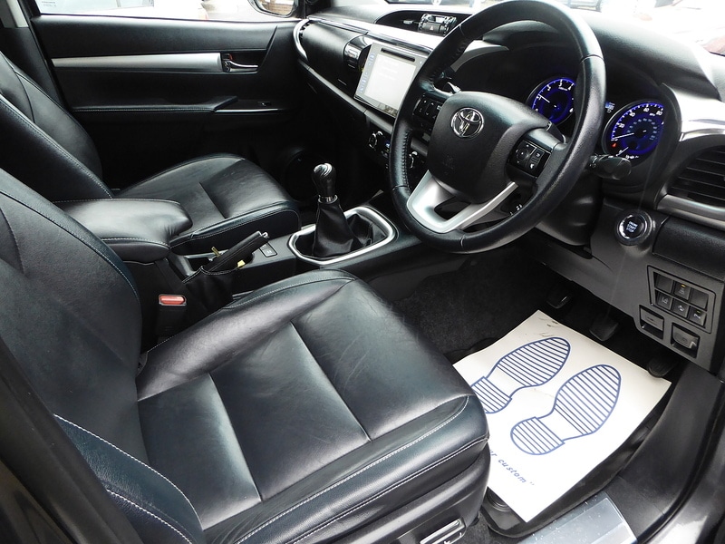 Used Toyota Hilux 2018 for sale - 76748907: Photo 19