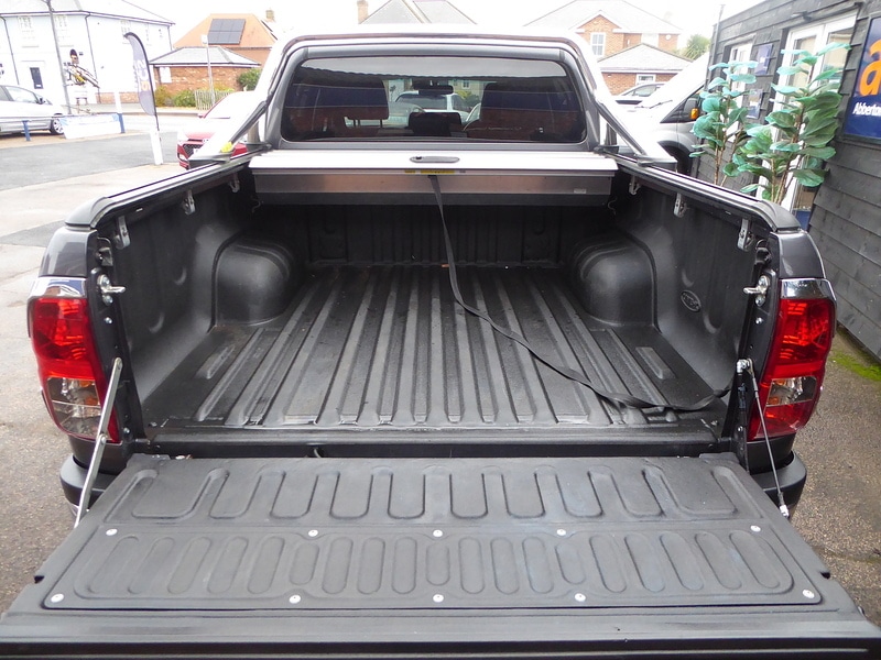 Used Toyota Hilux 2018 for sale - 76748907: Photo 24