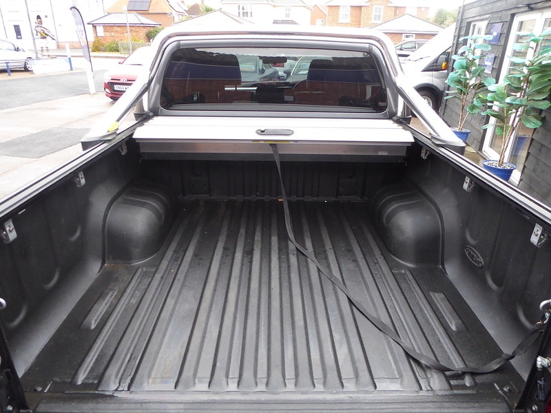 Used Toyota Hilux 2018 for sale - 76748907: Photo 25