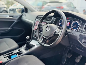 Used Volkswagen Golf 2017 for sale - 77193491: Photo