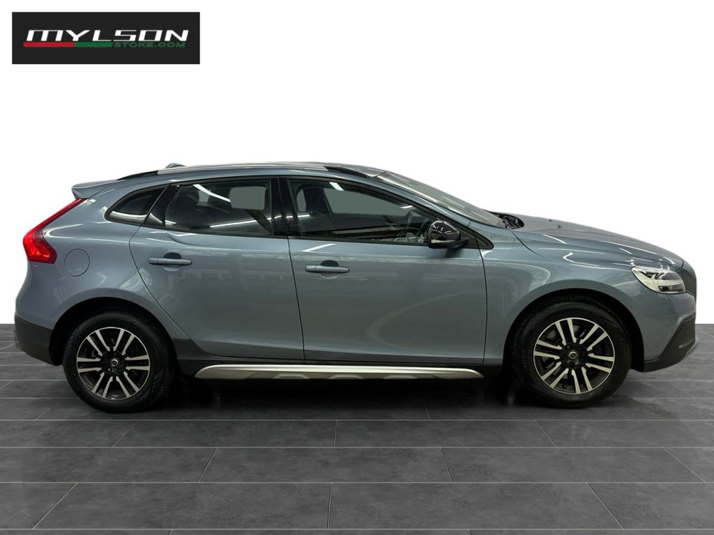 Used Volvo V40 2017 for sale - 77463718: Photo 14