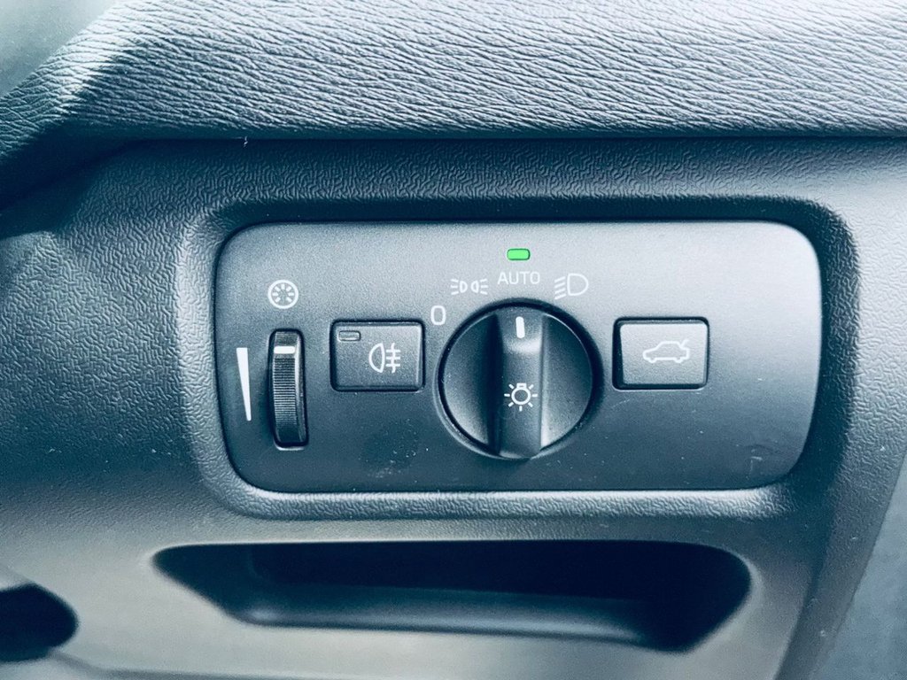 Used Volvo V40 2017 for sale - 77463718: Photo 42