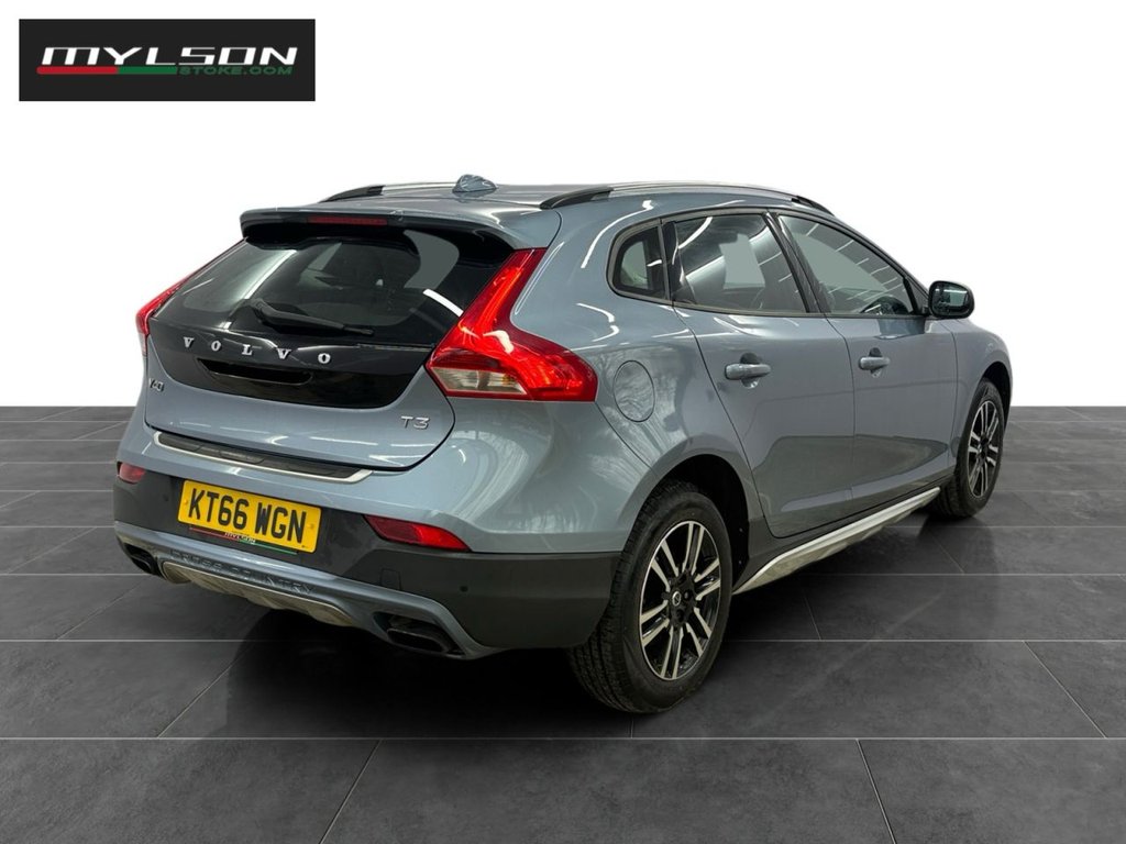 Used Volvo V40 2017 for sale - 77463718: Photo 9
