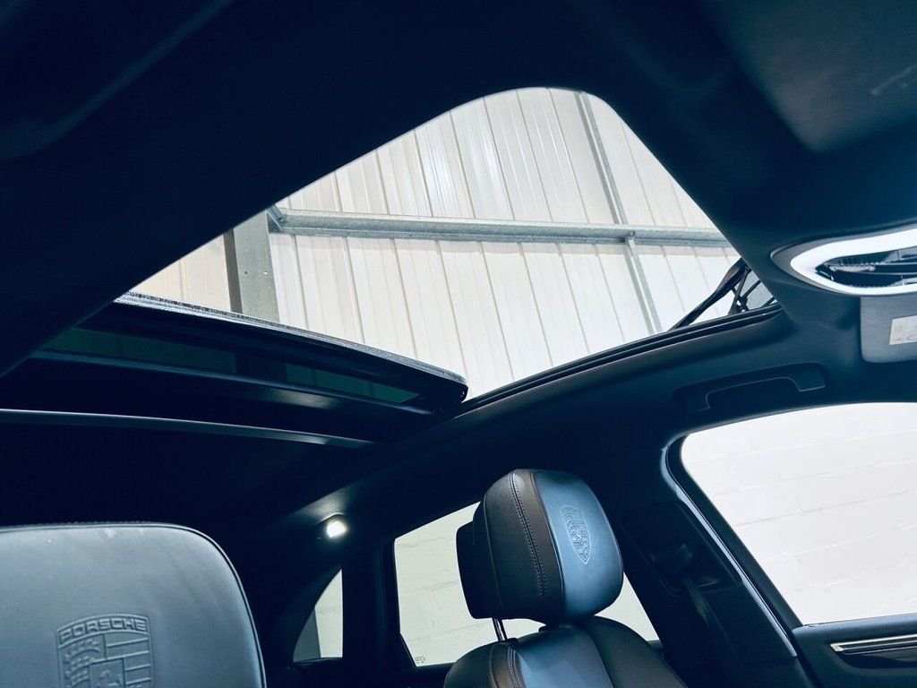 Used Porsche Macan 2022 for sale - 77421970: Photo 2