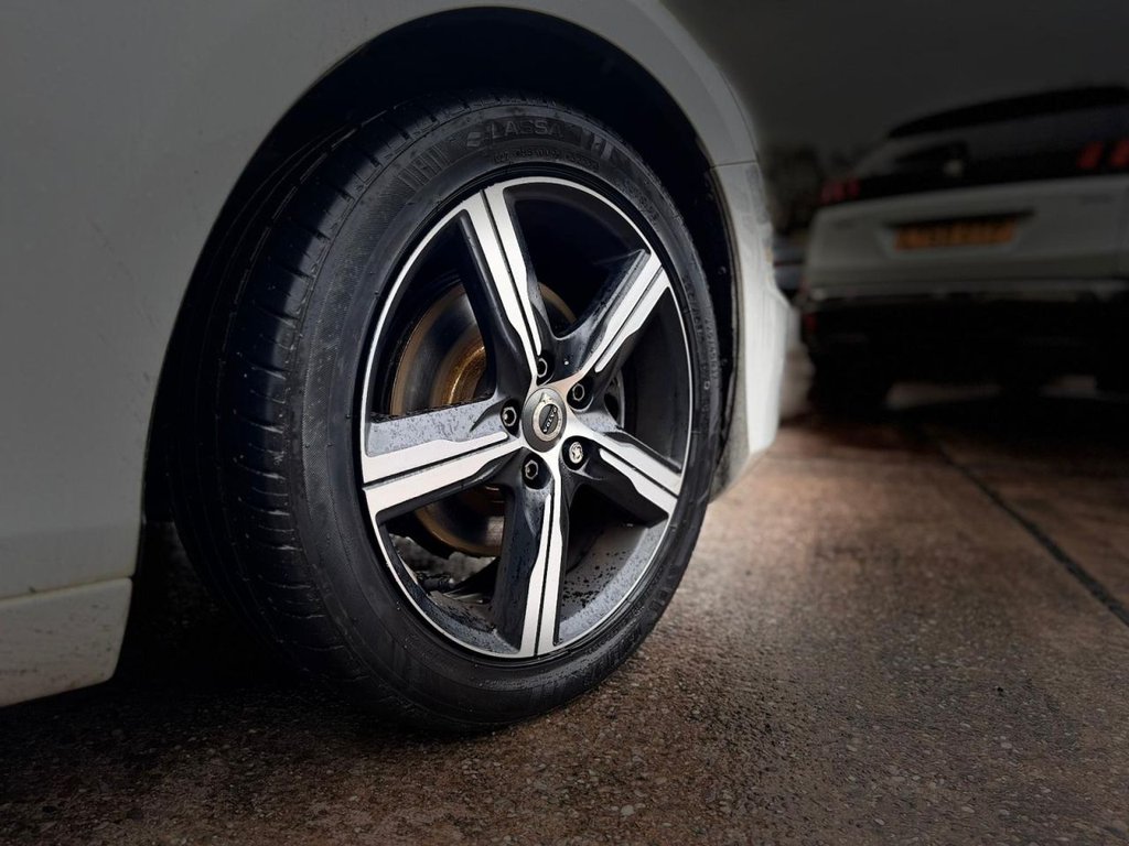 Used Volvo V40 2017 for sale - 77172070: Photo 40