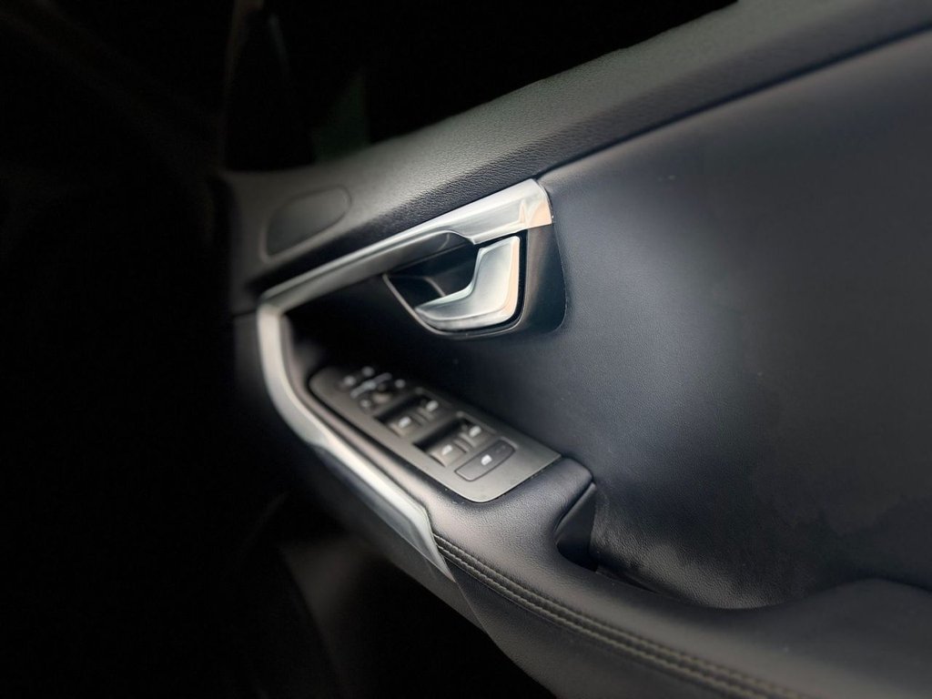 Used Volvo V40 2017 for sale - 77172070: Photo 43