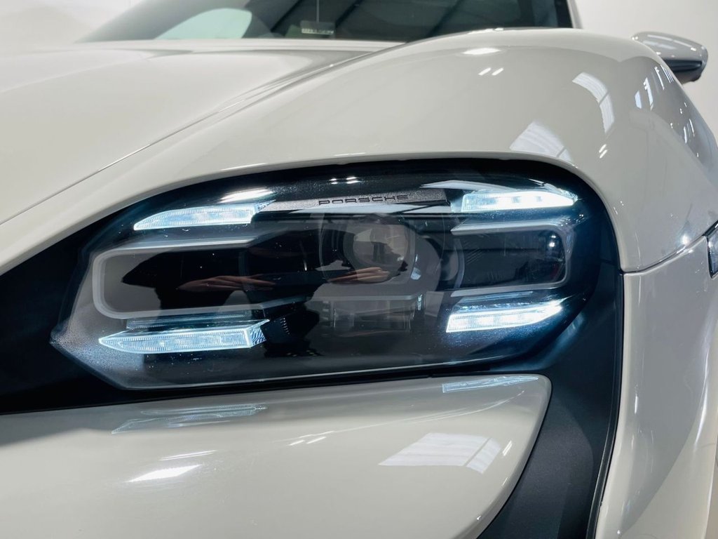 Used Porsche Taycan 2022 for sale - 77341561: Photo 13