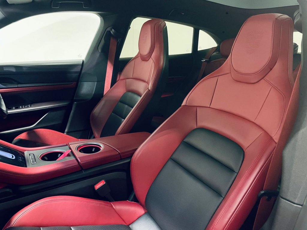 Used Porsche Taycan 2022 for sale - 77341561: Photo 16