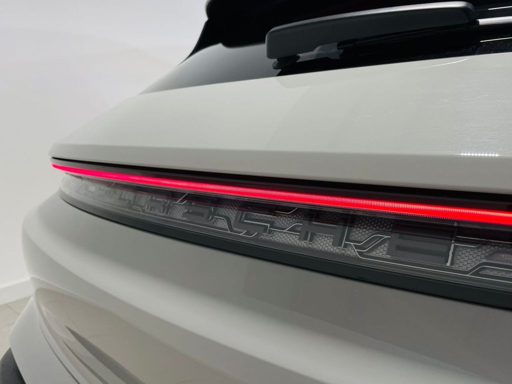 Used Porsche Taycan 2022 for sale - 77341561: Photo 8