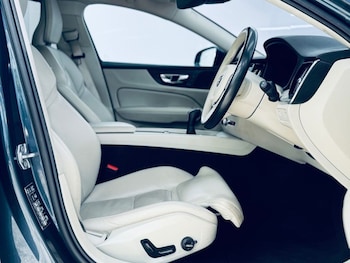 Used Volvo V60 2018 for sale - 78372779: Photo