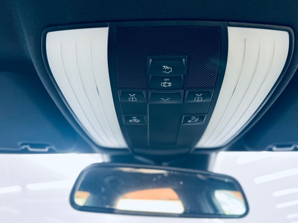 Used Mercedes-Benz E Class 2010 for sale - 77148486: Photo 50