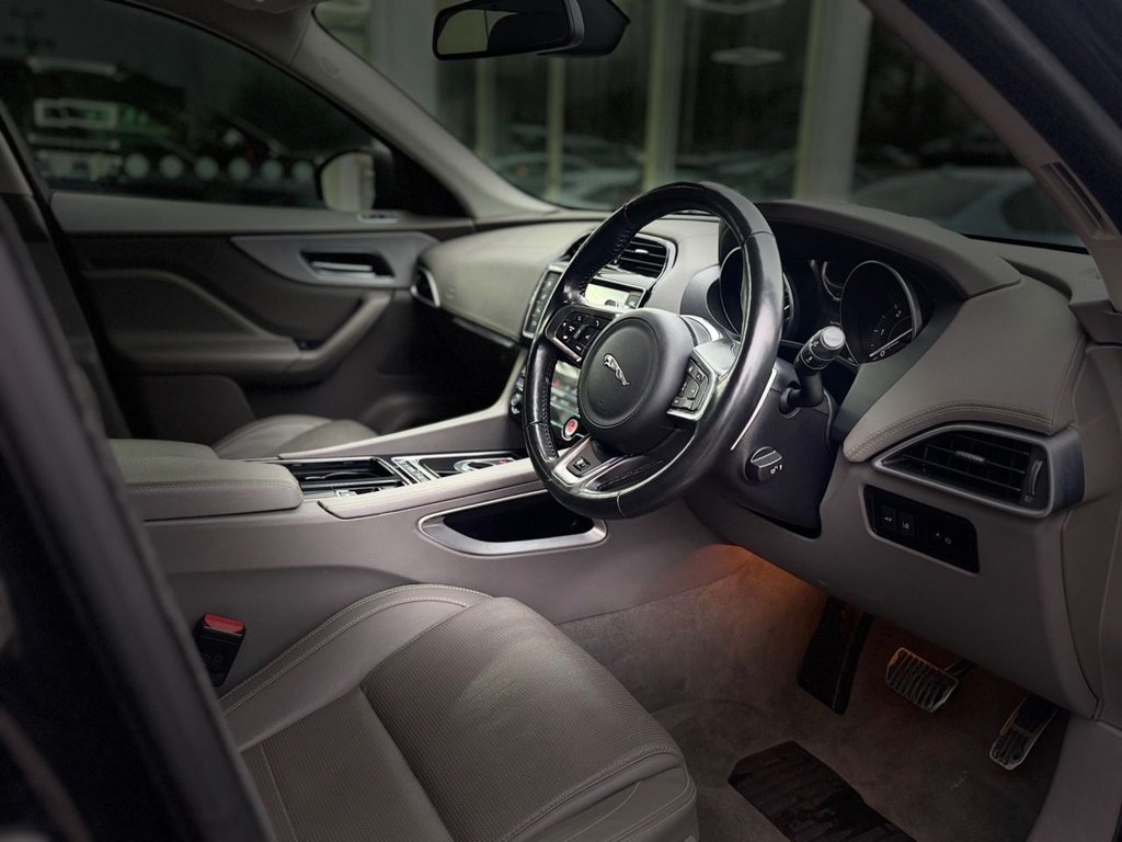 Used Jaguar F-Pace 2017 for sale - 77193452: Photo 3