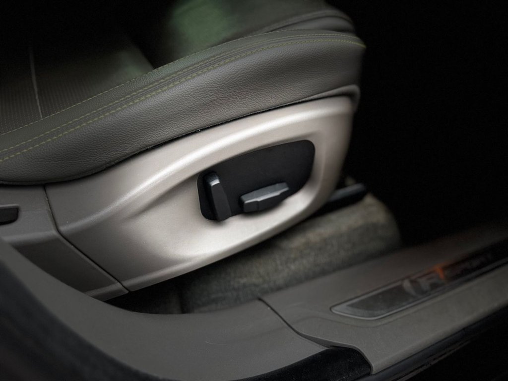 Used Jaguar F-Pace 2017 for sale - 77193452: Photo 32