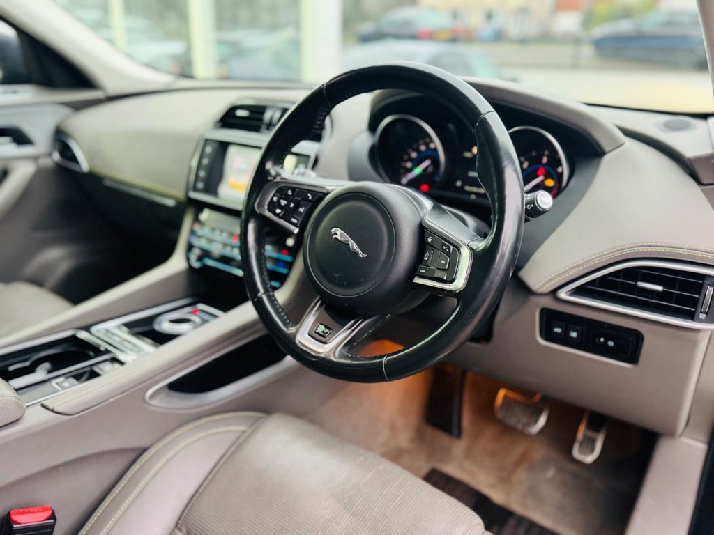 Used Jaguar F-Pace 2017 for sale - 77193452: Photo 6