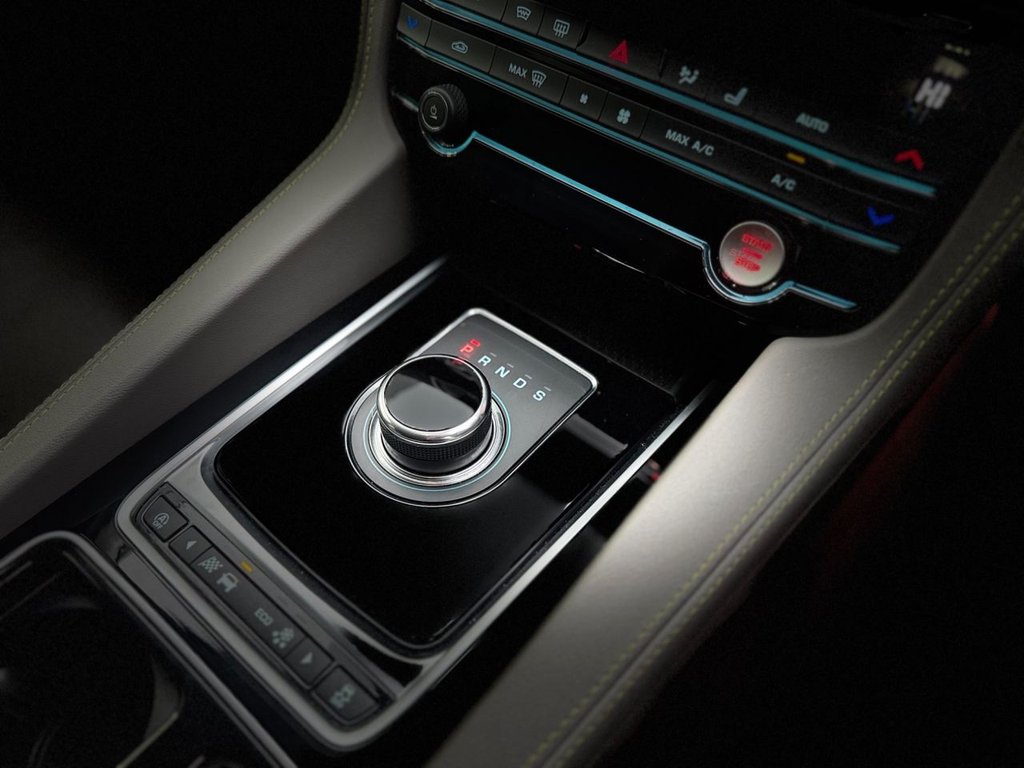 Used Jaguar F-Pace 2017 for sale - 77193452: Photo 8