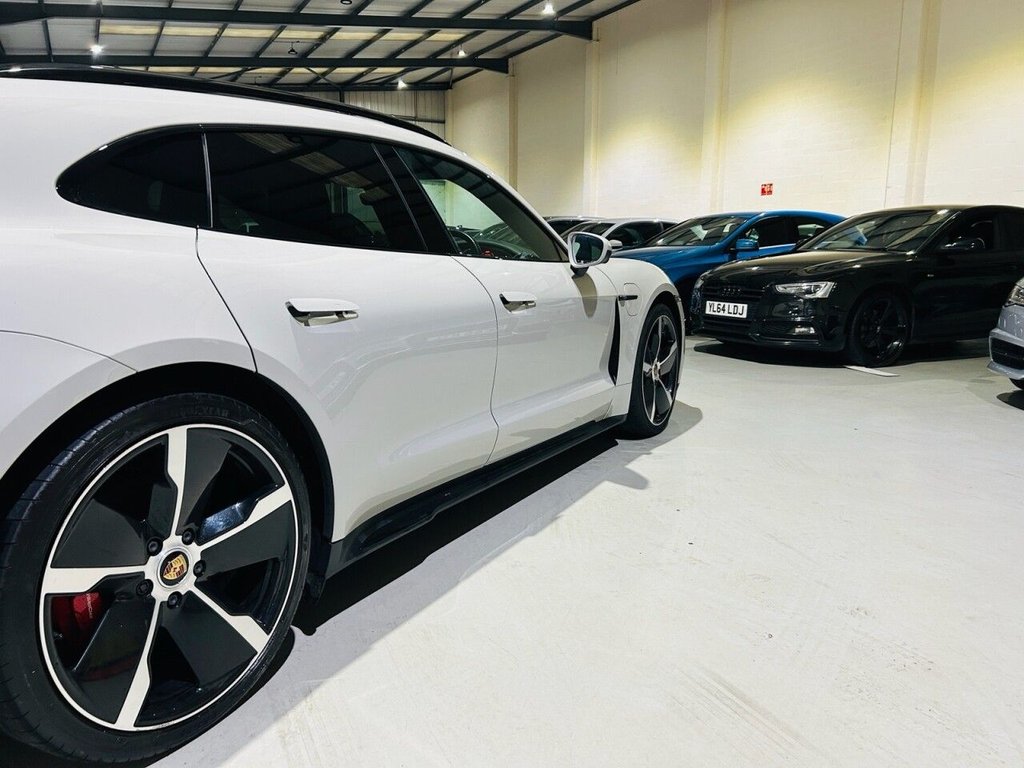 Used Porsche Taycan 2022 for sale - 77148477: Photo 11