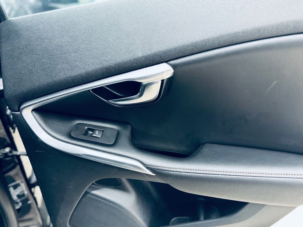 Used Volvo V40 2015 for sale - 77451880: Photo 11