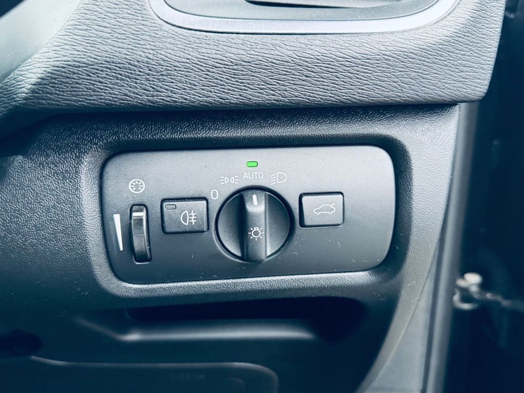 Used Volvo V40 2015 for sale - 77451880: Photo 31