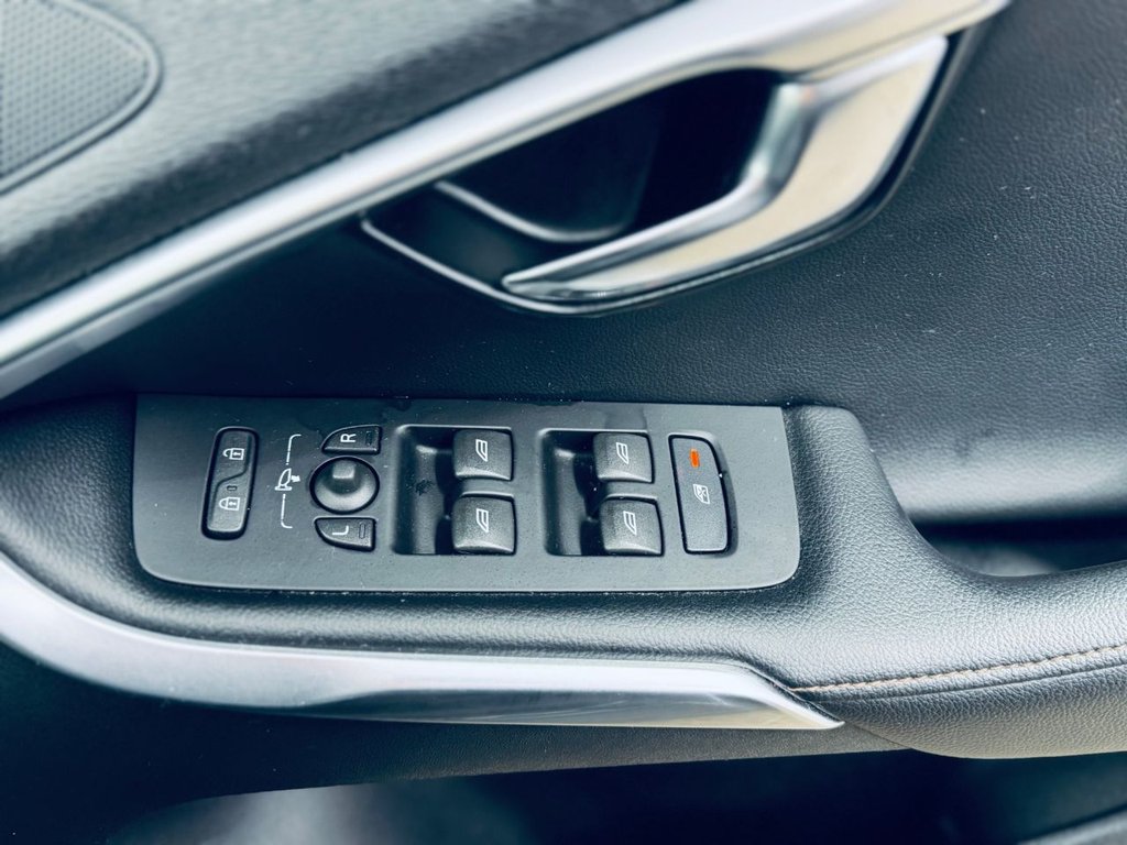 Used Volvo V40 2015 for sale - 77451880: Photo 32