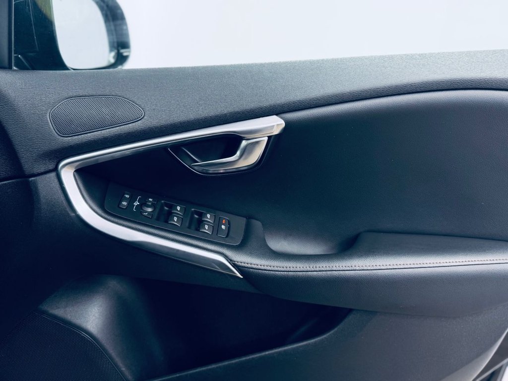 Used Volvo V40 2015 for sale - 77451880: Photo 33