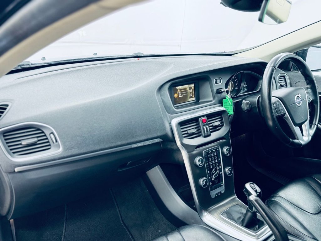 Used Volvo V40 2015 for sale - 77451880: Photo 50