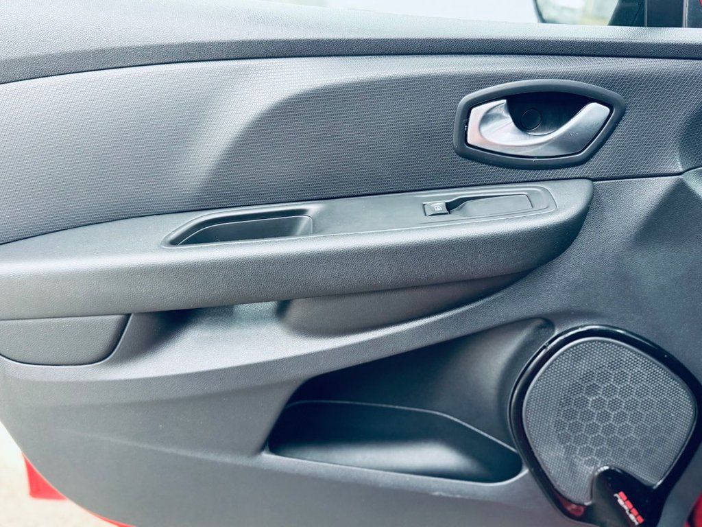 Used Renault Clio 2017 for sale - 77451492: Photo 21