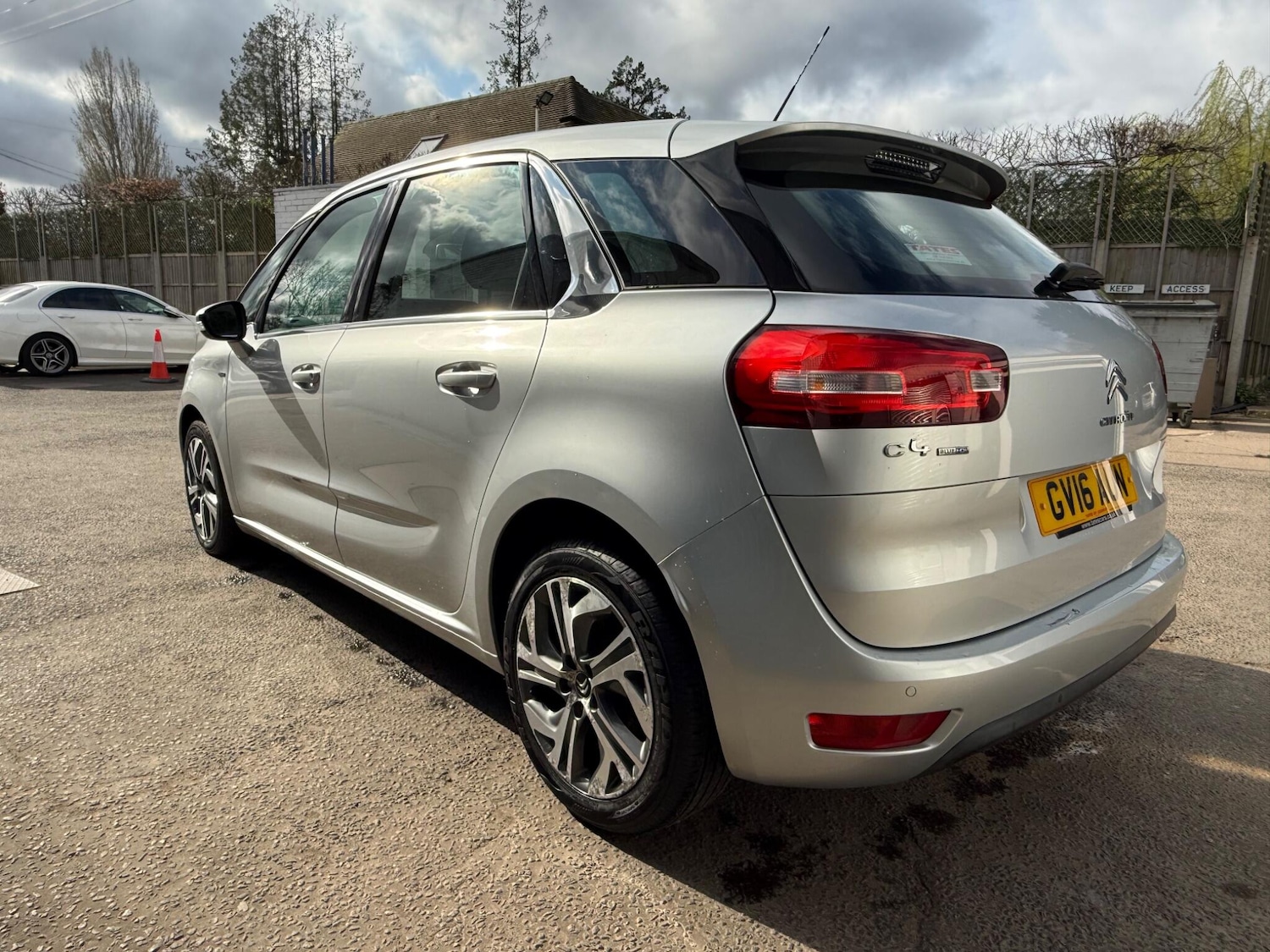 Used Citroen C4 Picasso 2016 for sale - 77898656: Photo 4