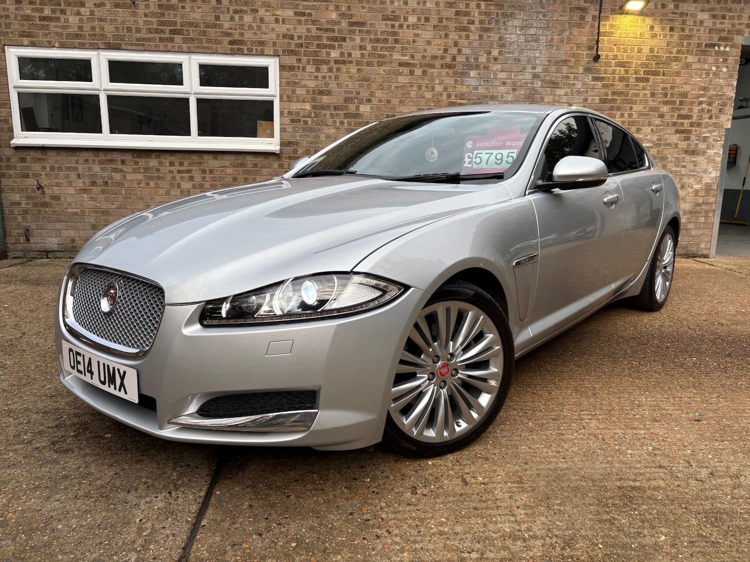 Used Jaguar XF 2014 for sale - 76483269: Photo 2