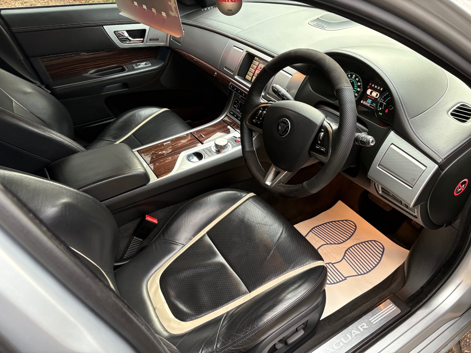 Used Jaguar XF 2014 for sale - 76483269: Photo 9